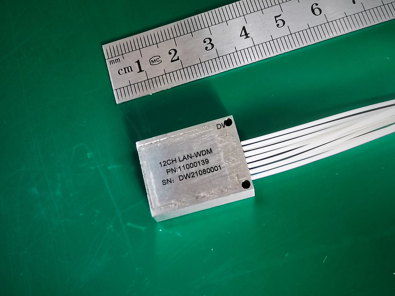 低插損、低色散和微型化封裝的16通道 LWDM波分器件應(yīng)用于5G網(wǎng)絡(luò)帶寬升級(jí)，無(wú)需溫控、無(wú)需機(jī)架，掛墻使用